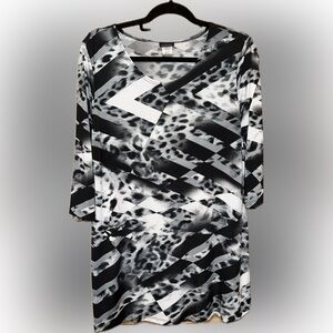 Chic Monochrome Patterned Blouse